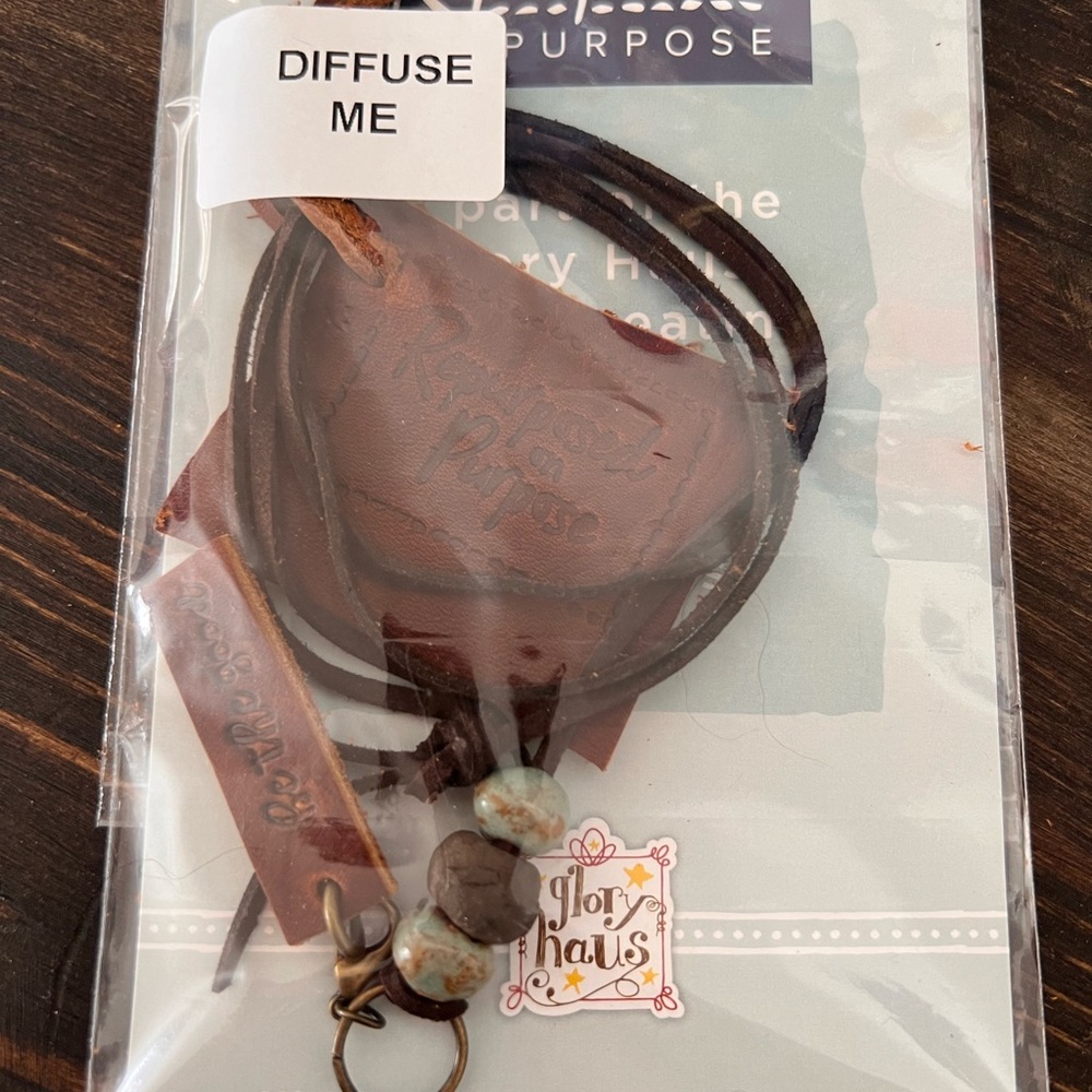 Diffuser necklace NEW - Picture 2 of 3